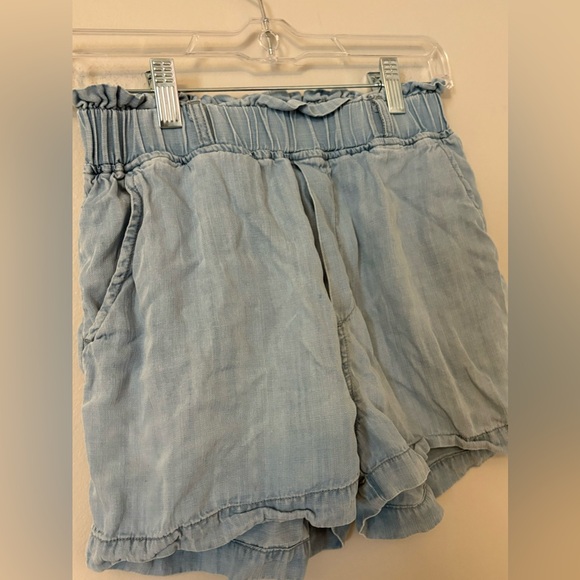 Ruffle Hem Paperbag Shorts - Picture 2 of 5